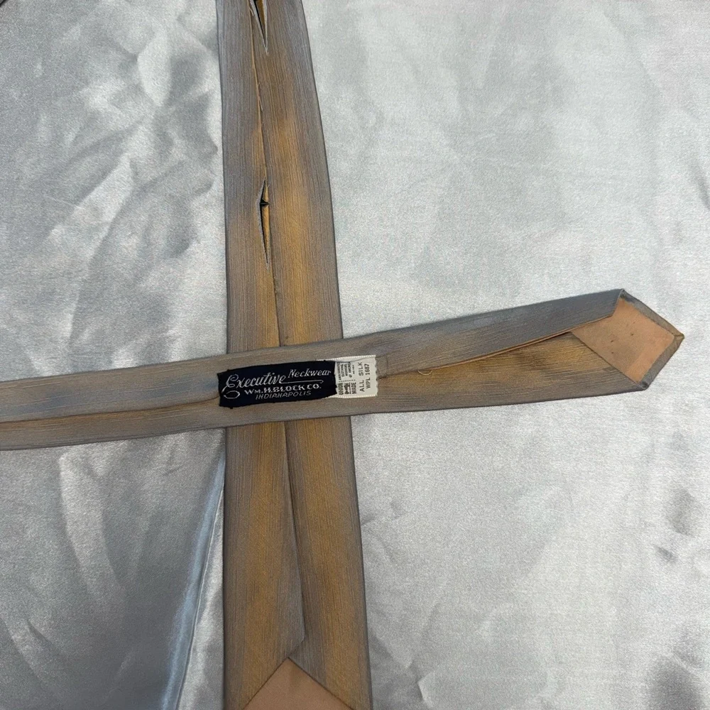 Executive Neckwear Gold & Gray Skinny Men's Tie All Silk Wm.H.Block Indianapolis - Picture 3 of 8